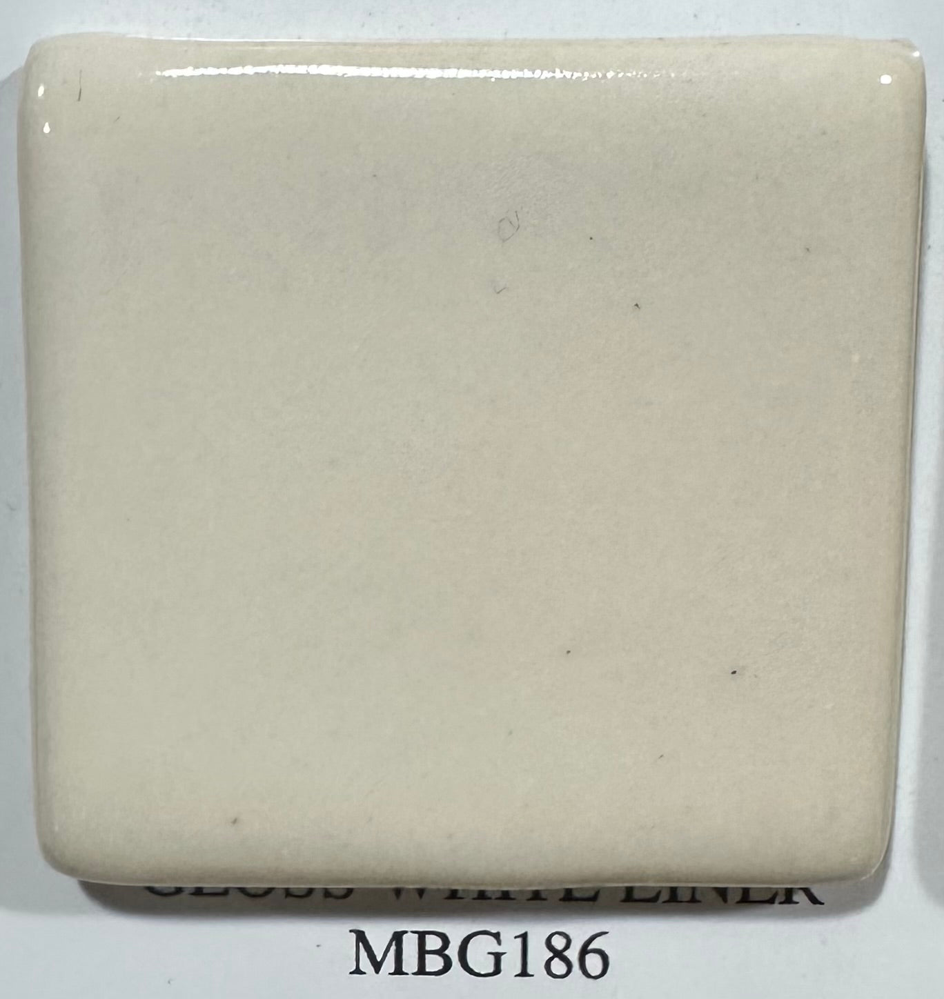 Gloss White Liner MBG186